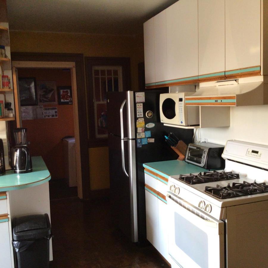 Nisku Guest House Экстерьер фото