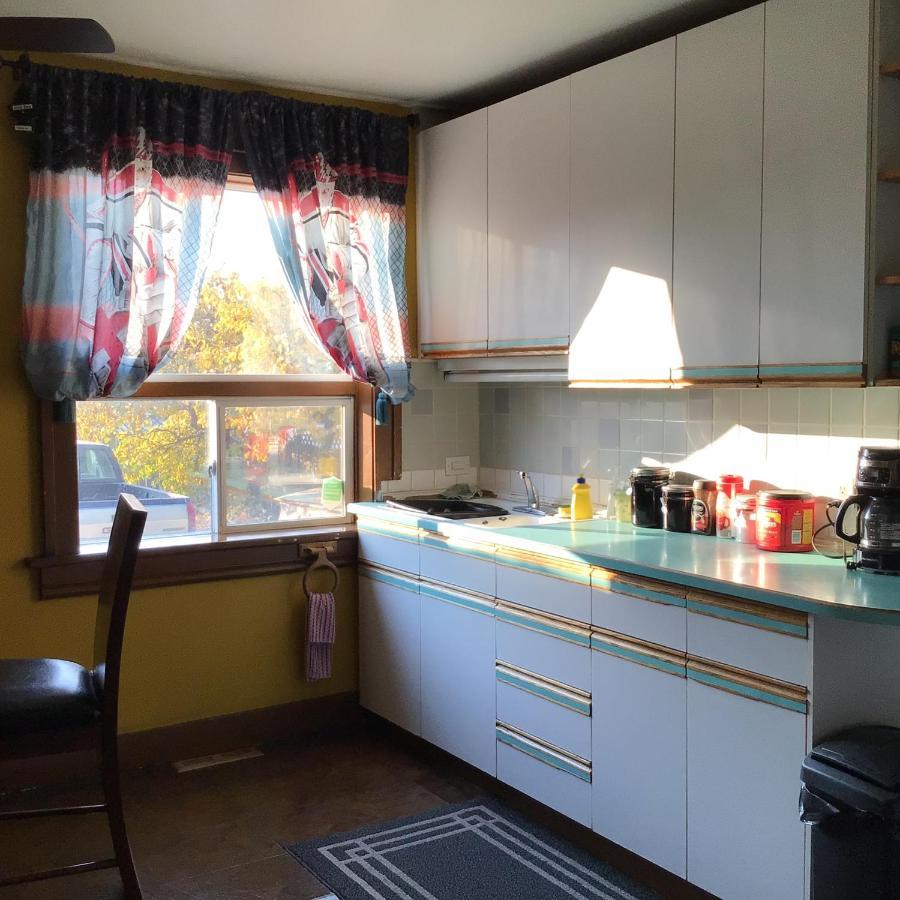 Nisku Guest House Экстерьер фото