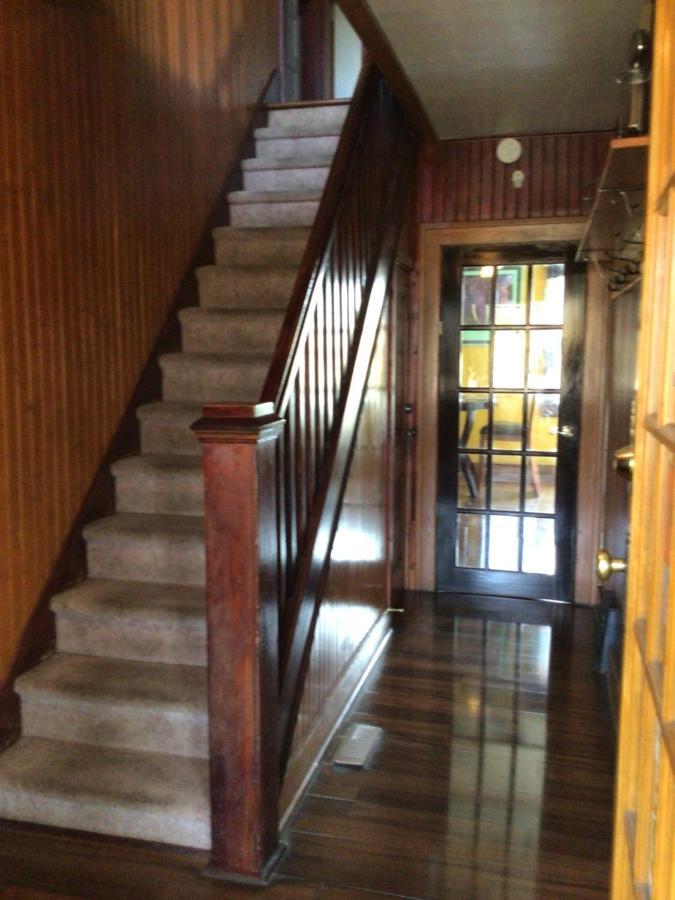 Nisku Guest House Экстерьер фото