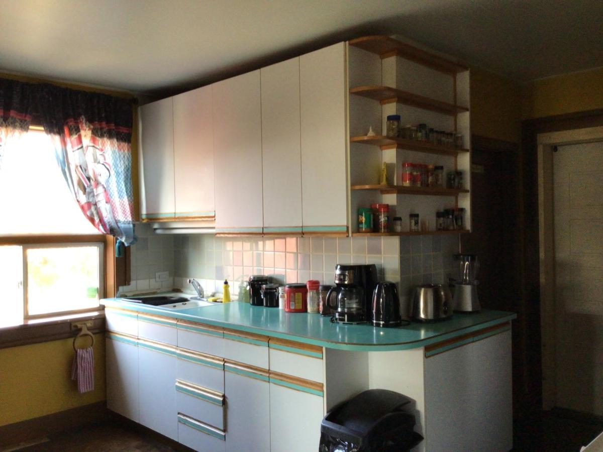 Nisku Guest House Экстерьер фото